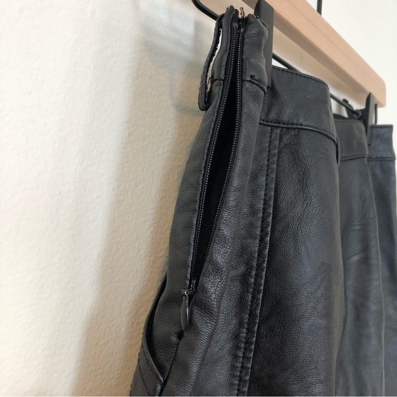 Express Faux Leather Pockets  A-line Mini Skirt Black - Picture 4 of 6